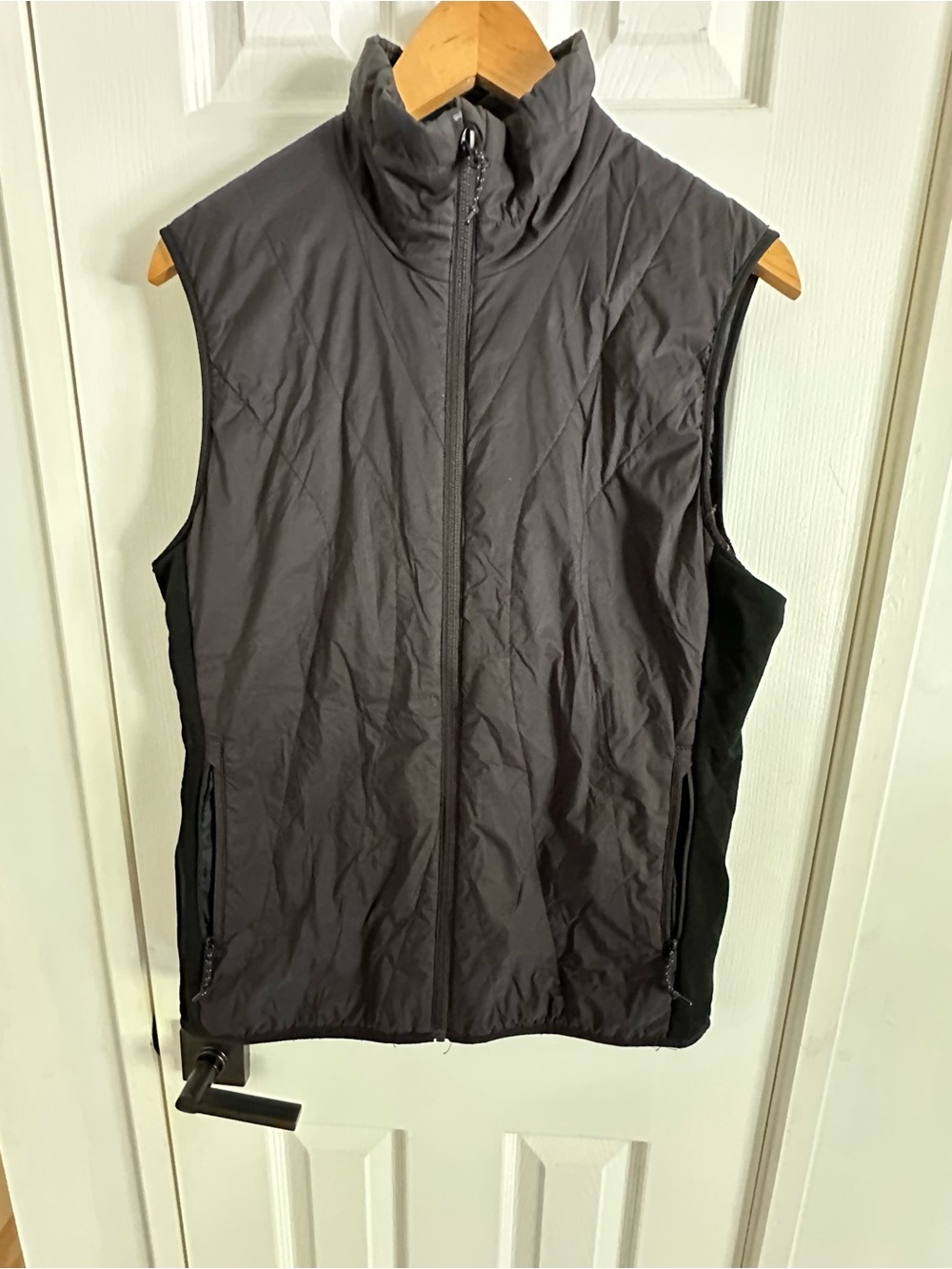 Women’s Icebreaker lightly Quilted Sleeveless Vest - black
